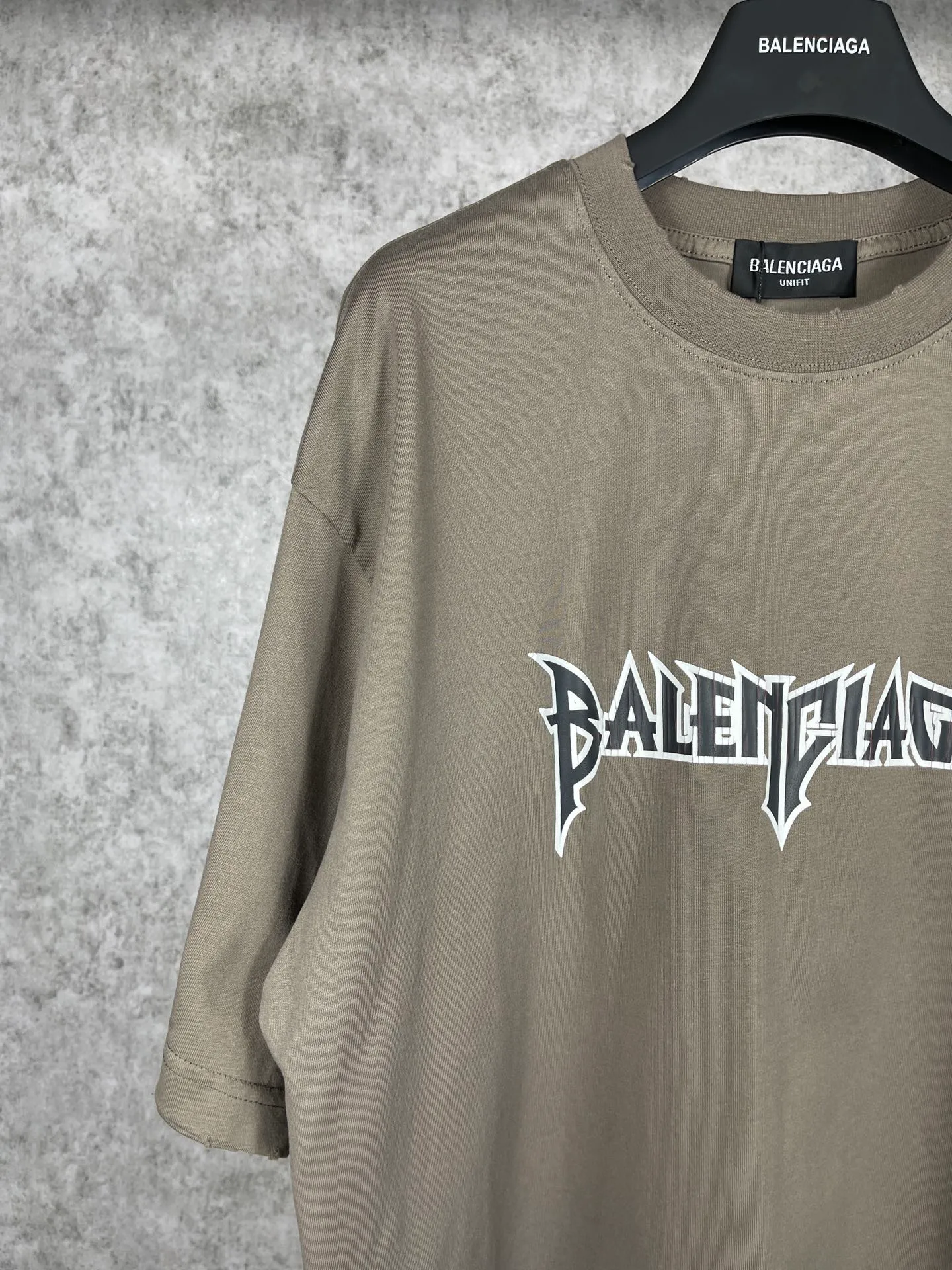 【 . Quality】 BALENCI*GA/ . T . . ZP . 260 ， . ， ，。 。Classic ， ， ， 。 ZP， ， 。 ， ， OS . Same Style ：BL 223011 ：Black. Gray. Size：XS S M L